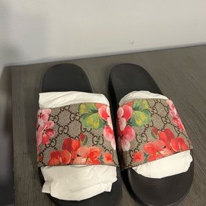 Gucci bloom. original box/packaging, authentication card, dust bag. Worn…